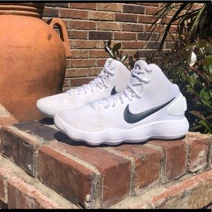 EUC Nike Hyperdunk Basketball Shoes